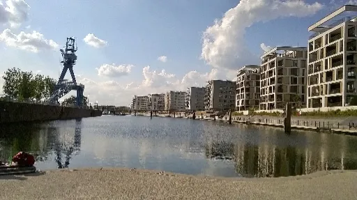 https://commons.wikimedia.org/wiki/File:Hafen_Offenbach_15.jpg