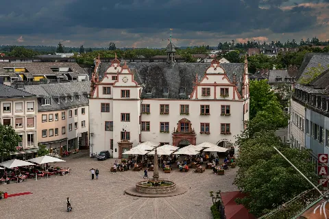 https://www.pexels.com/de-de/foto/landschaft-menschen-gebaude-architektur-9509380/